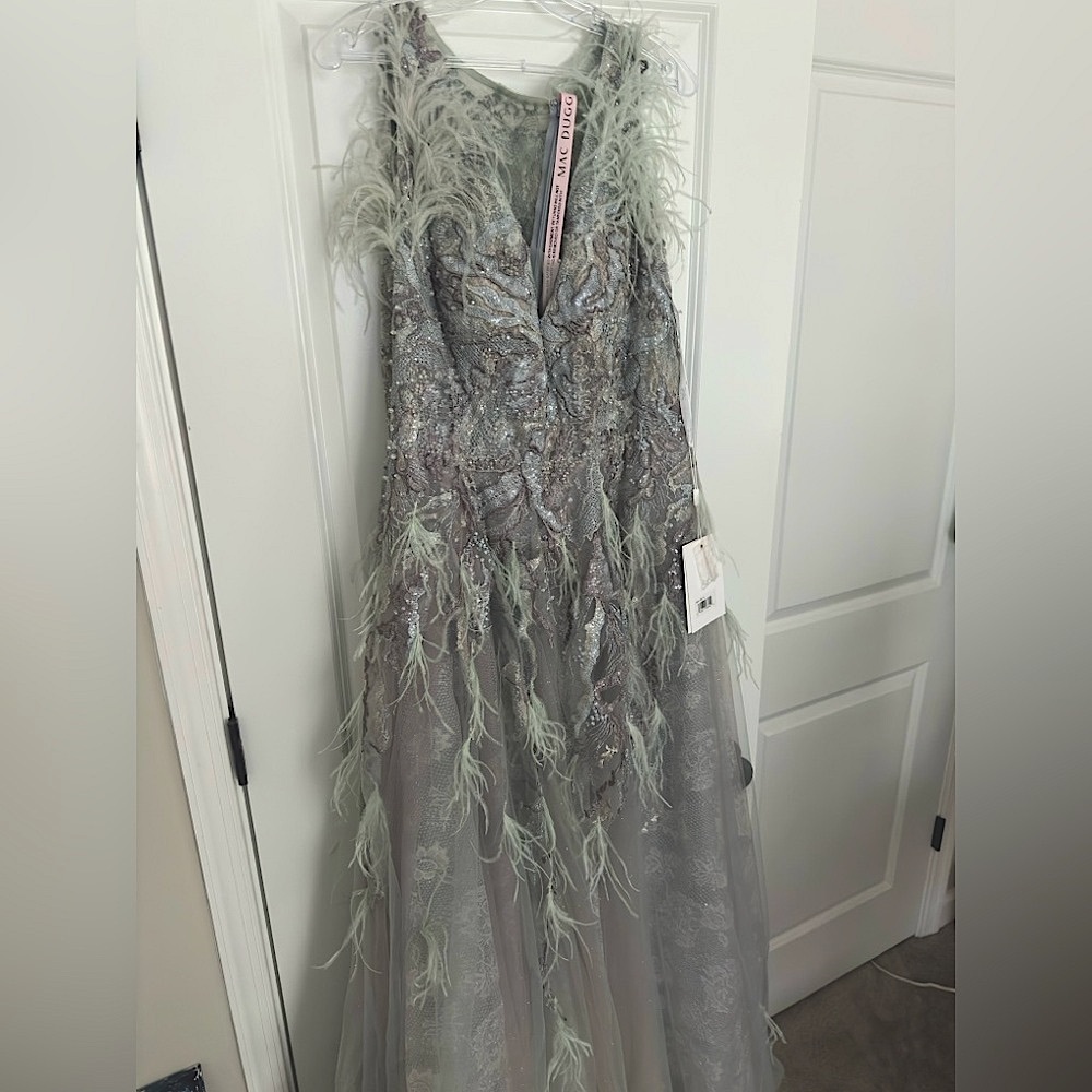 NWT NEVER WORN - Mac Duggal Seamist Green Feathered Embellished Dress - Picture 4 of 10